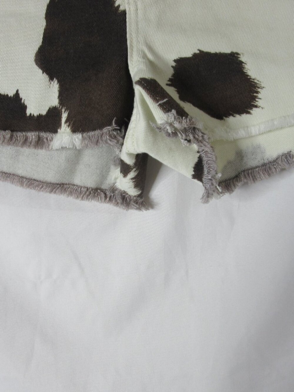 Wild Fable Denim Cow Print Cut Off Shorts Cream Brown Mid Rise Size 6 NWT - Picture 7 of 12